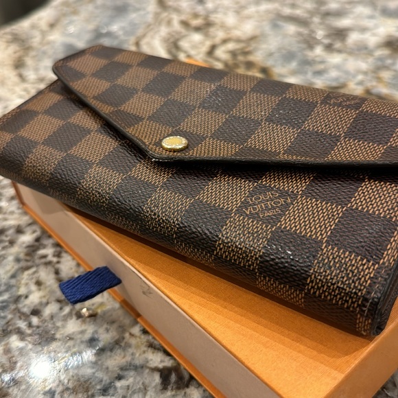 LV Sarah wallet - Picture 3 of 17